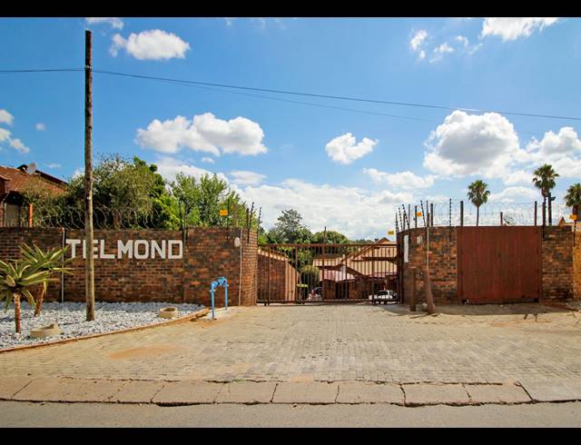 4 BEDROOM DUPLEX FOR SALE IN BRAMLEY NORTH